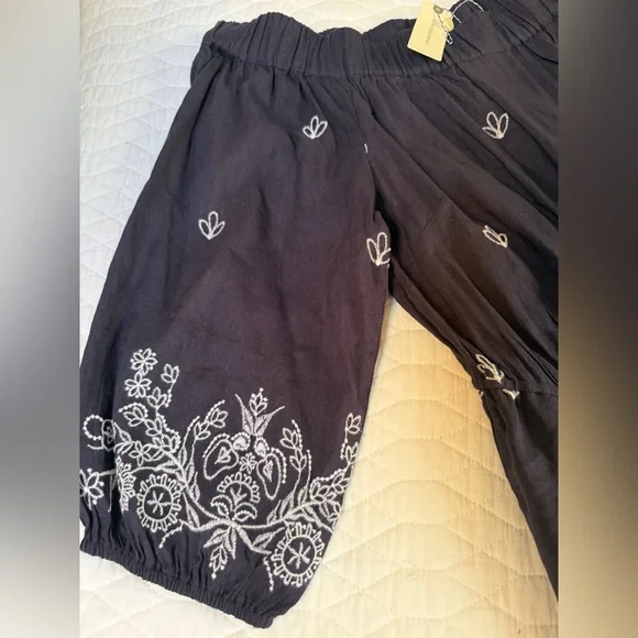 Farm Rio Embroidered Linen Romper NWT - Picture 7 of 8